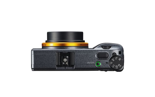 Máquina fotográfica de 24Mp com lente fixa Street Edition